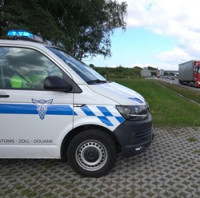 Zákaz řízení ignoroval, před celníky ujížděl. V den honičky měl nastoupit do vězení
